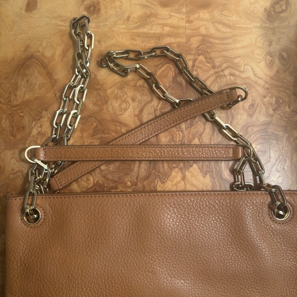 Rare find! Tory Burch Bucket Bag - Picture 5 of 8